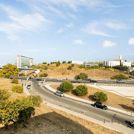 Metropolitan Living - Campolide Apartment Lisbon