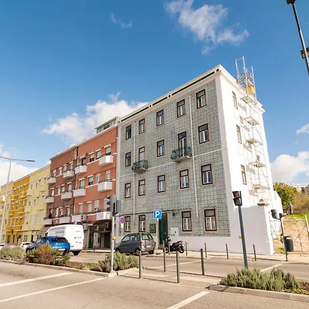 Metropolitan Living - Campolide Apartment *