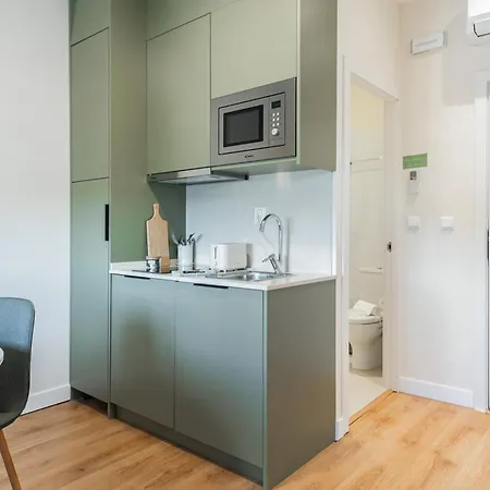 Metropolitan Living - Campolide شقة *